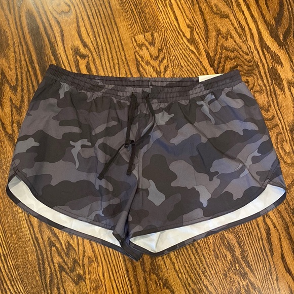 NWT Old Navy Active Shorts - Picture 1 of 3